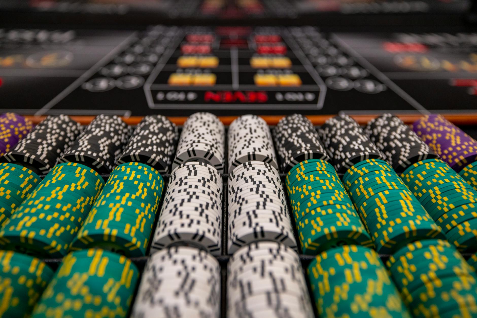 Blackjack thưởng cho người chơi bình tĩnh, không đánh theo cảm xúc.